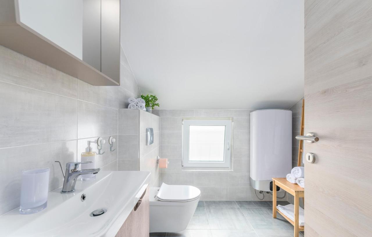 Serena, Sea View, Apartman Peroj